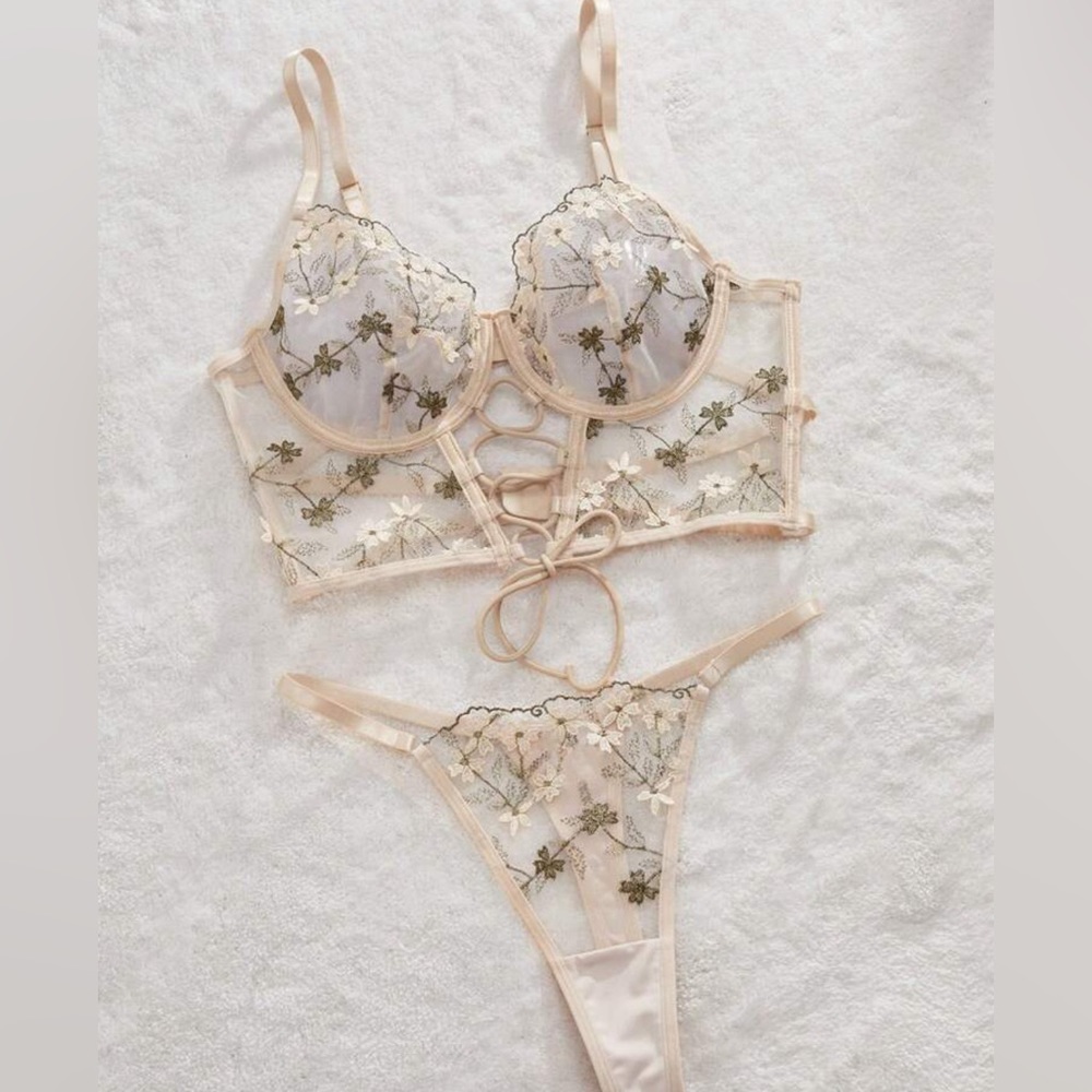 Floral Embroidery Mesh Underwire Lingerie Set